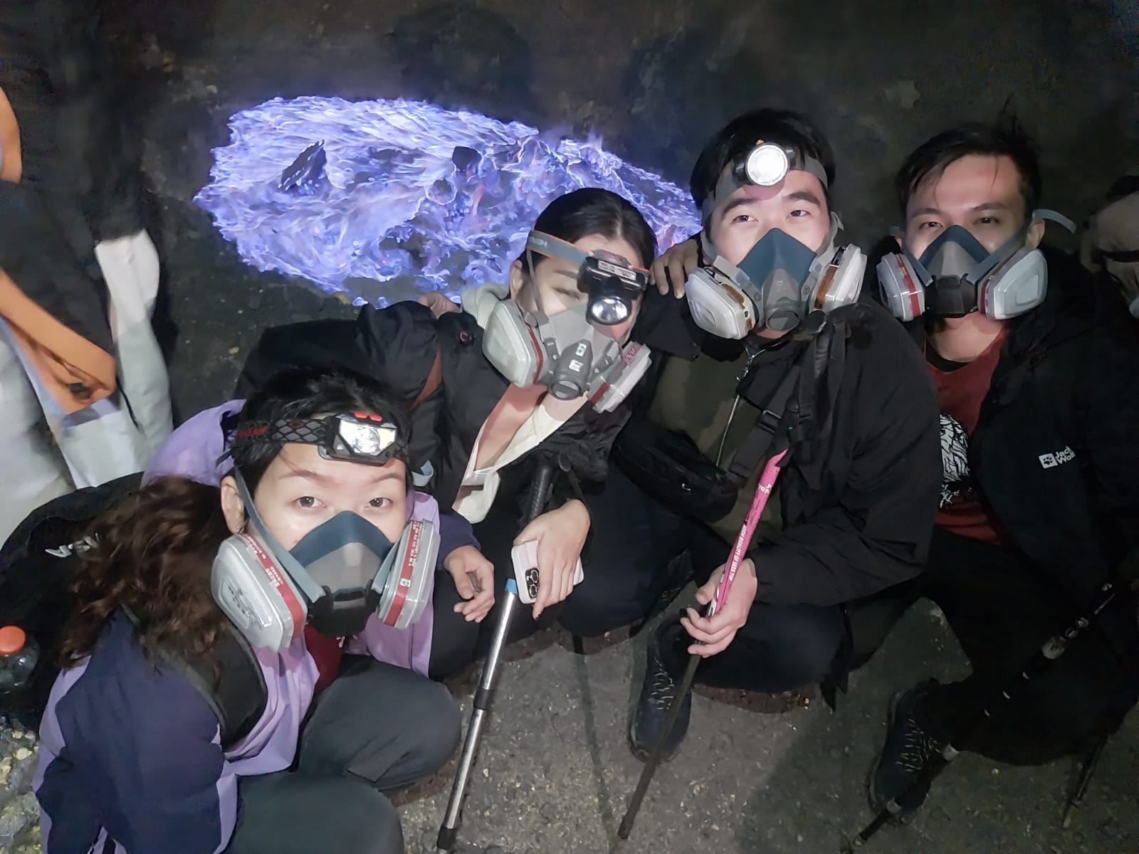 kawah-ijen-blue-fire-banyuwangi-kulo-java-tour-and-travel