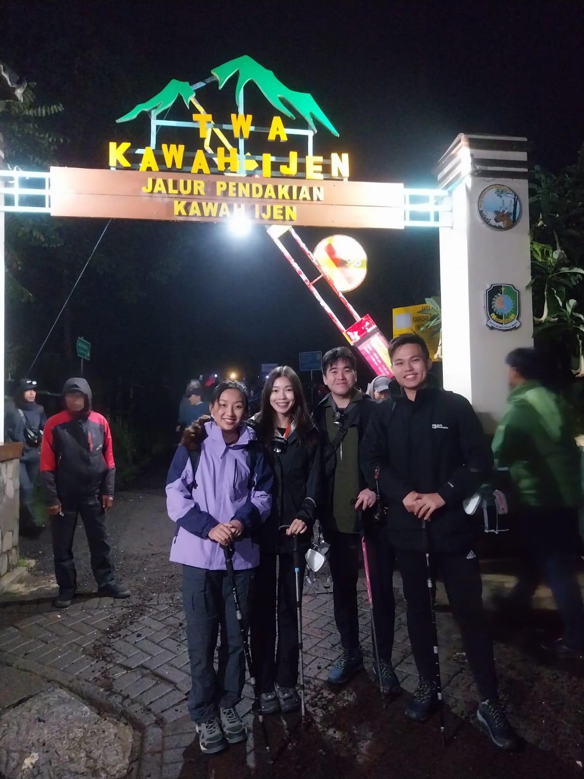 hiking-kawah-ijen-blue-fire-kulo-java-tour-and-travel-5